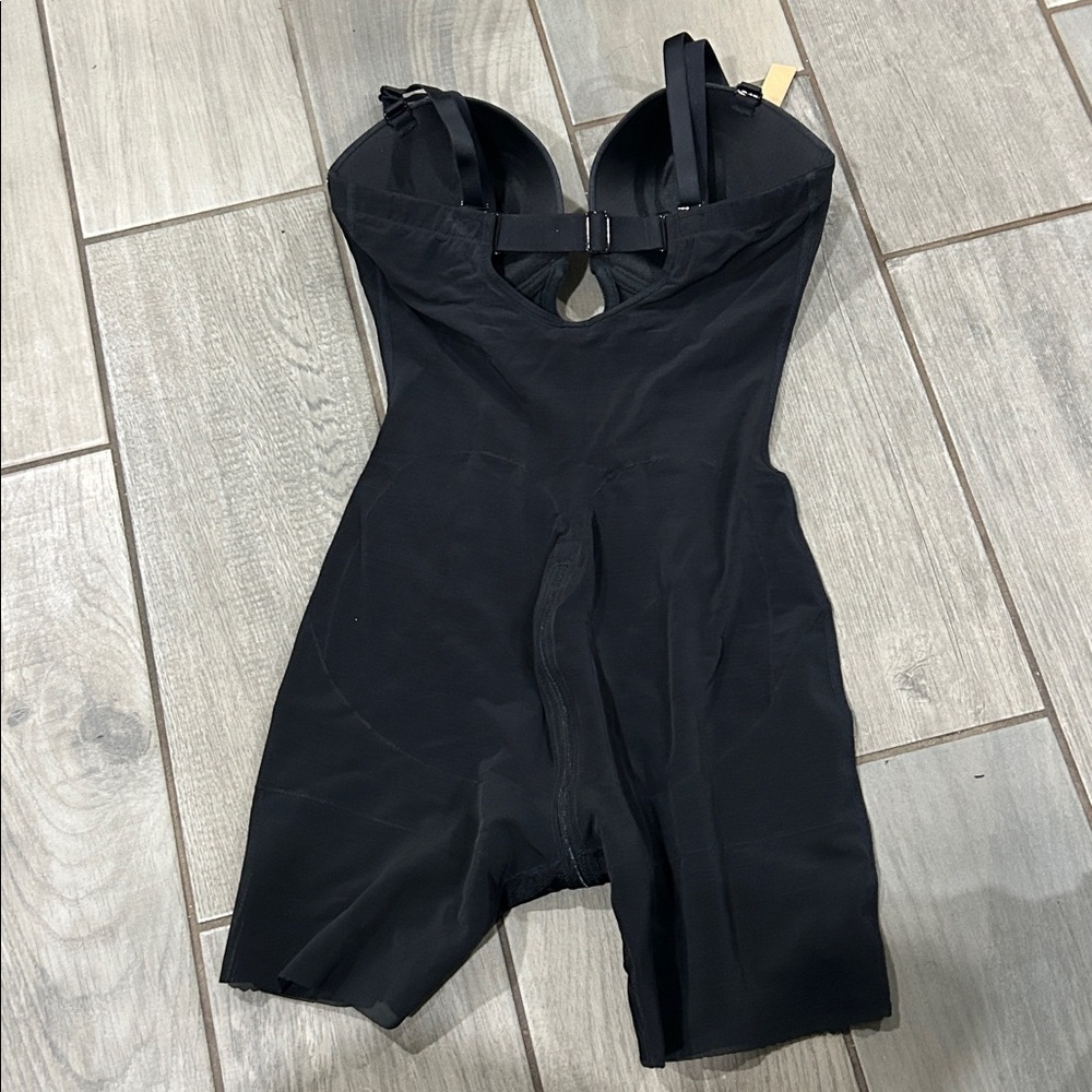 SHAPELLX Women’s Strapless Shapewear Deep Plunge Tummy Control Bodysuit D+ Cup - Picture 7 of 8